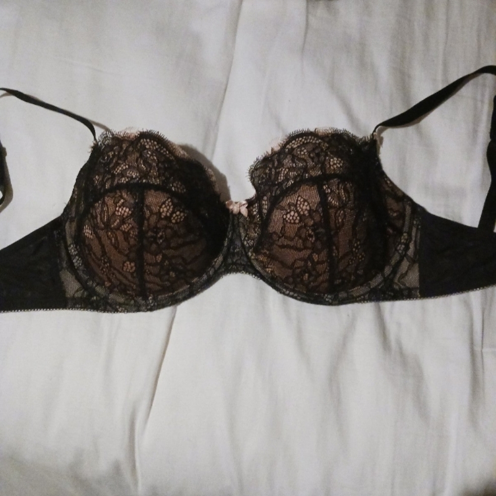34 DDD (F) Black and pink Bra